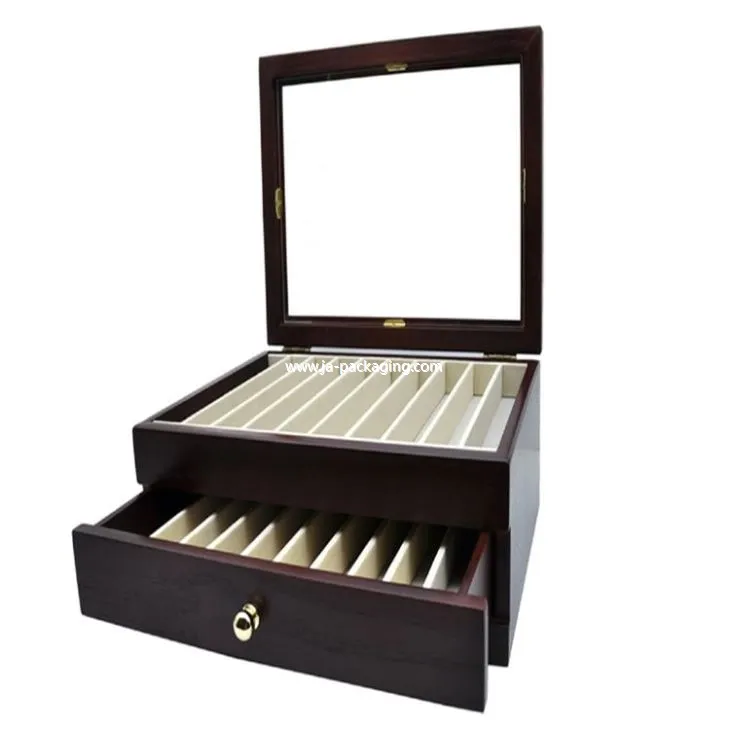 Красно-коричневая коробка коллекции ручки